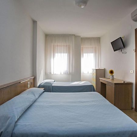 Hotel Esperia Alba Adriatica Buitenkant foto