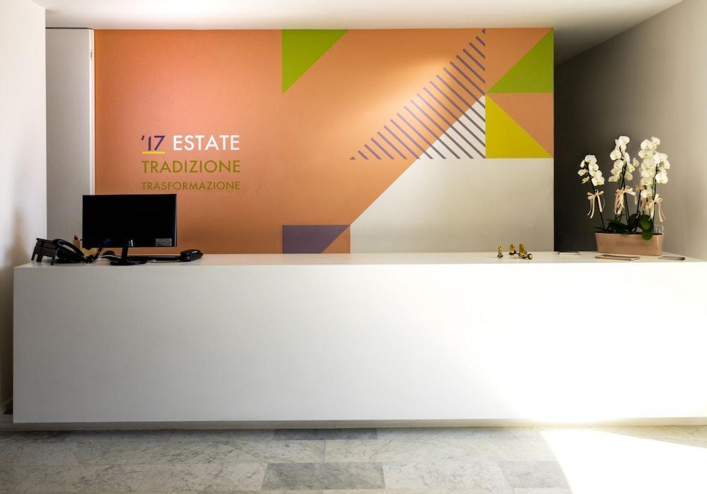Hotel Esperia Alba Adriatica Buitenkant foto