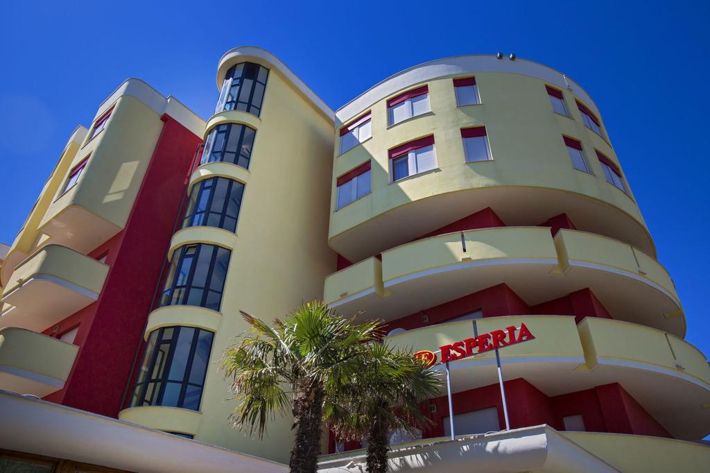 Hotel Esperia Alba Adriatica Buitenkant foto