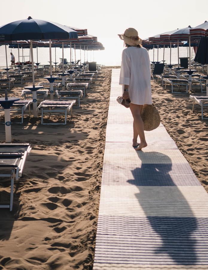 Hotel Esperia Alba Adriatica Buitenkant foto