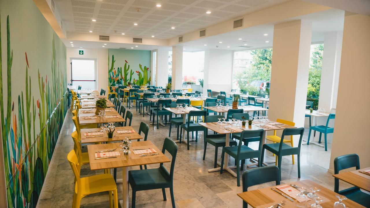 Hotel Esperia Alba Adriatica Buitenkant foto